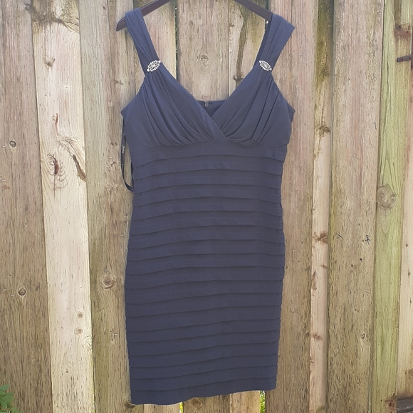 Scarlett Nite Event Dress - Picture 11 of 15